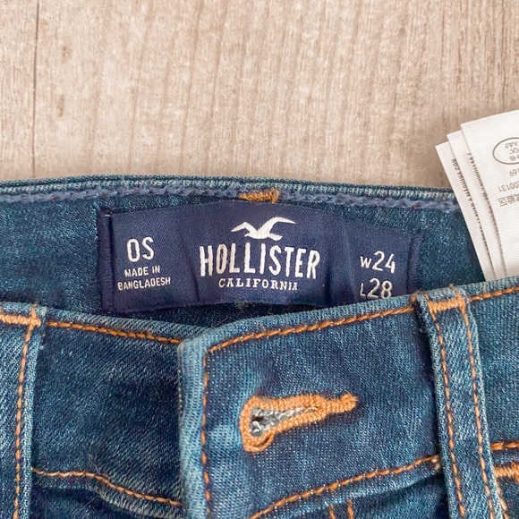 Hollister Ripped Jeans - Picture 3 of 3